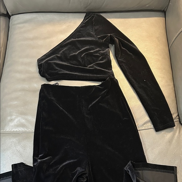 Tiger Mist Black Velvet One-Shoulder Top and Pants Set. Attached set. Size S. - Picture 3 of 7